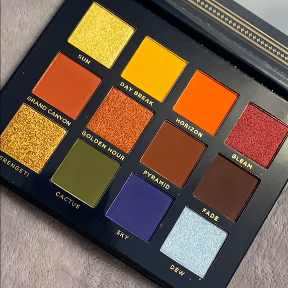 Ace Beaute Other - HP! NWT NIB Ace Beaute vintage dawn pallet